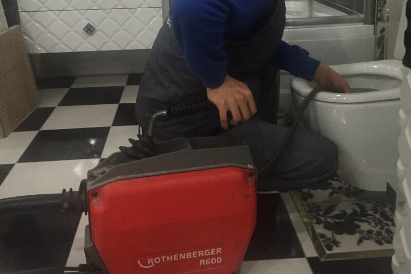 Beykoz Tuvalet Lavabosu Acma